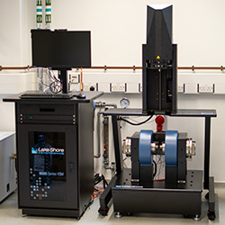 Vibrating sample magnetometer